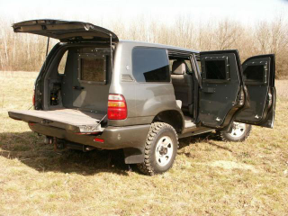 Illustration for article titled Land Cruiser Owners- Making Oddball Vehicles Even Odder